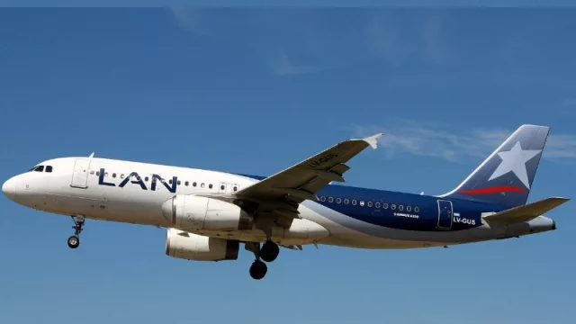 Una negligencia le terminó saliendo cara a Latam: deberá pagar $ 80.000 por daño moral y $ 50.000 por daño punitivo