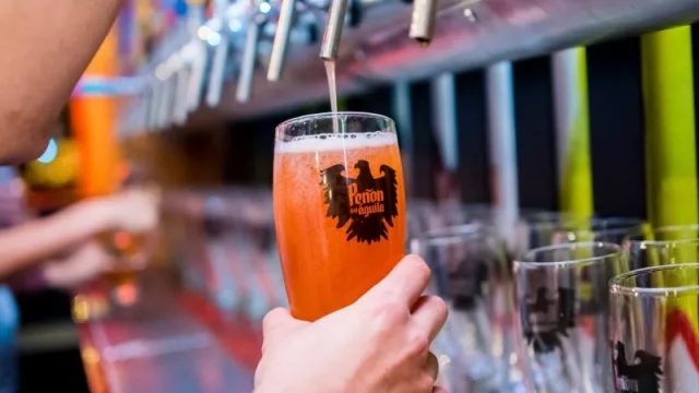 El éxito de las cervezas de Peñón del Águila sube como la espuma (premiadas en una competencia internacional)