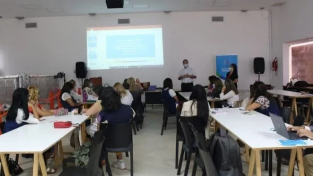 Talleres sobre el uso de la información educativa destinado a escuelas y jardines municipales