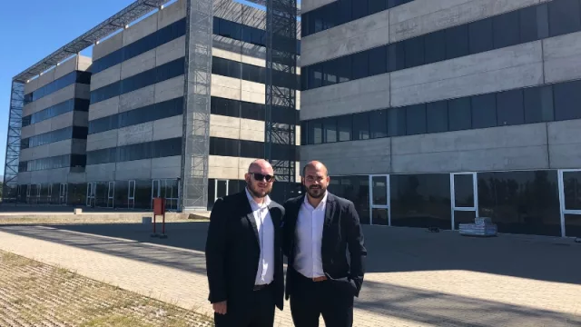 Martín Bettolli y Cristian Casamassa, al frente de B&C Negocios Inmobiliarios, administradores de los dos módulos.