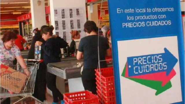 Negocian congelamiento de precios por 180 días en 14 rubros de canasta básica
