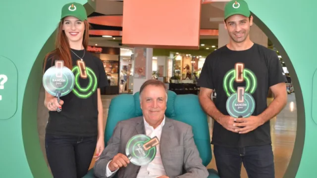 Presidente Daniel Tillard en Shopping Nuevo Centro.