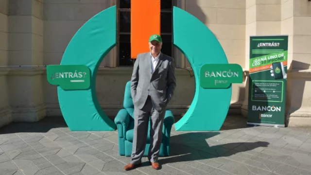 Presidente Daniel Tillard en Shopping Patio Olmos.