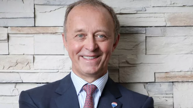 Dice que Re/Max vende humo...