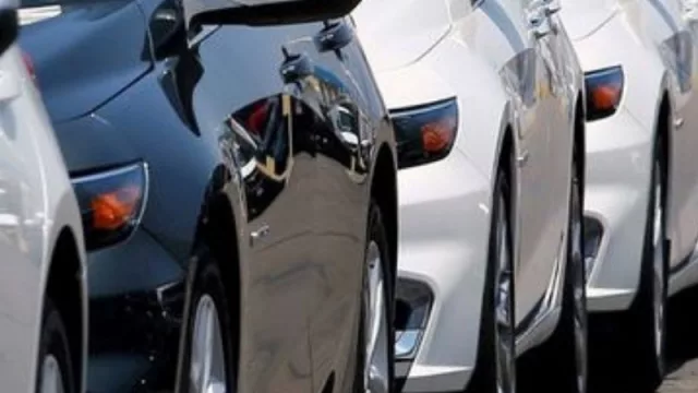 Los concesionarios patentaron en marzo 50% menos de autos que un año atrás (¿por qué -todavía- no cierra ninguno?)