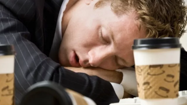 Tenemos la clave para mejorar la productividad de tu empresa: que la gente duerma mejor (cómo hacerlo)