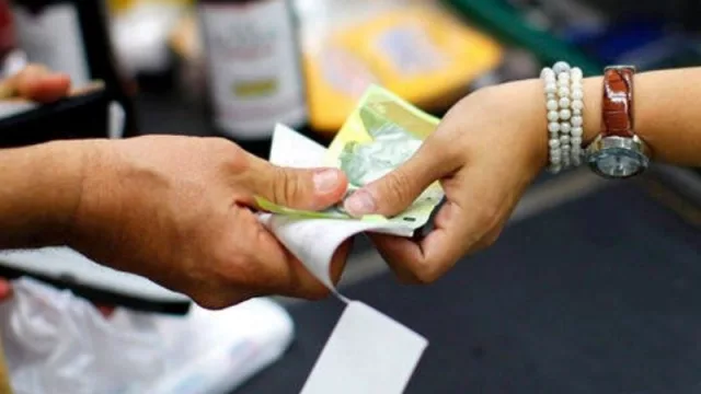 ¡Ja! Quién dijo que el efectivo está muriendo: crece el uso de "cash" en el mundo (y complica a las empresas su gestión)