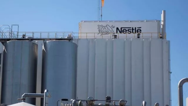 Nestlé se mete en la producción de leche líquida (inauguró una nueva línea en su planta de Villa Nueva)