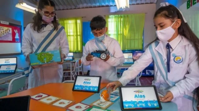 De escuelas sin gas a escuelas con programación, robótica e inglés