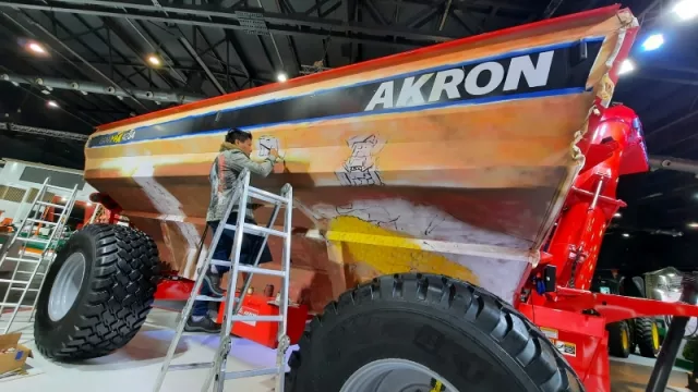 San Francisco: Akron (con “Moncho” Cortez) le pone arte a La Rural de Palermo (avanza la revolución de los drones)