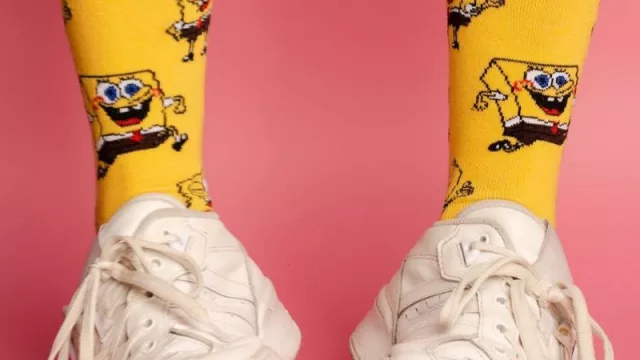 Fan medias, la marca que estampa personajes populares, series y películas en tus pies, en plena expansión (de Güemes al país)