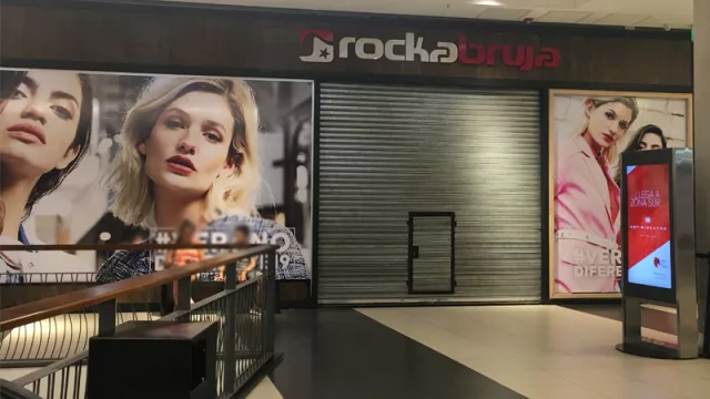 Rocka Bruja, también bajó la persiana. 