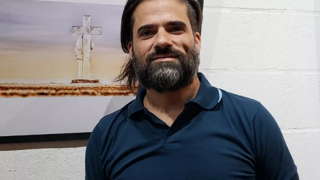 El Cubo Rojo, una vidriera para que fotógrafos vendan sus obras (Foto Club Córdoba y Paseo del Jockey)