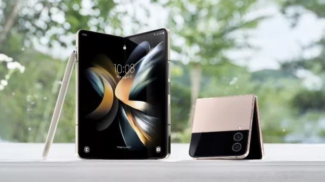 El Z Fold 4 (izquierda) y el Z Flip, juntos: lo nuevo de los plegables de Samsung llega a Argentina (y todo el mundo) en agosto.