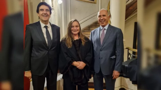 Melconian y Pía Astori (por la Fundación Mediterránea) con Ricardo Lorenzetti, Ministro de la Corte Suprema.