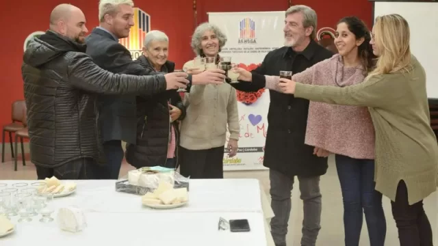 ASHOGA de Villa Carlos Paz celebró sus 52 años regalando 30 segundas lunas de miel