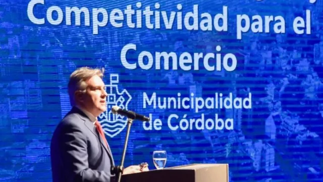 Llaryora participó del Seminario Anual de la Cámara Argentina de Comercio y Servicios y la Cámara de Comercio de Córdoba