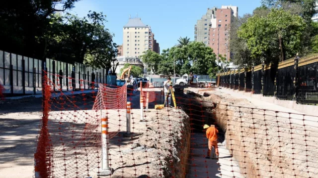 Comenzaron las excavaciones de la futura rampa de egreso de #PlazaEspaña