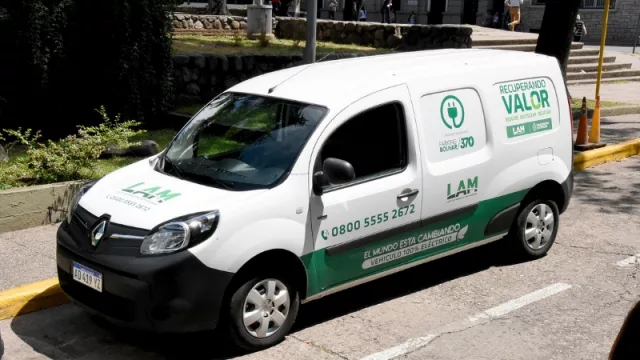 Mestre presentó coches eléctricos para asistencia y supervisión del sistema de recolección de residuos