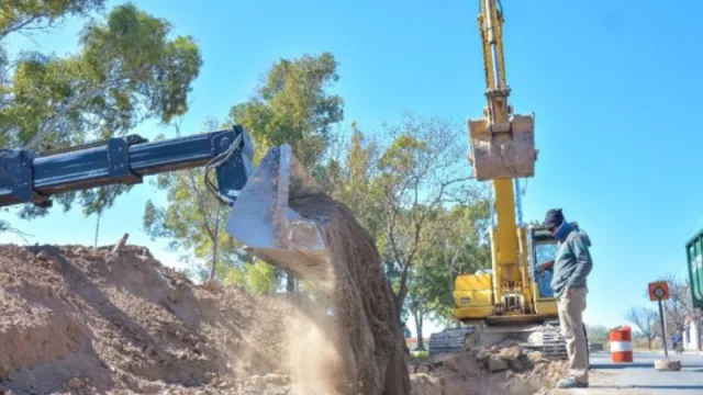 Instalan 3.200 metros de cañerías para incrementar la presión y caudal de agua a 130000 vecinos de la zona Sur
