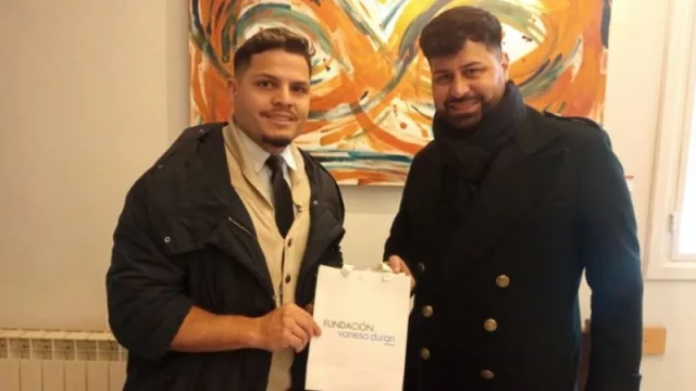 Realizaron movida solidaria de un corte de pelo por un juguete (y también se crearon pelucas solidarias)