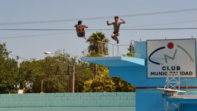 Comenzaron los saltos ornamentales en Alta Córdoba