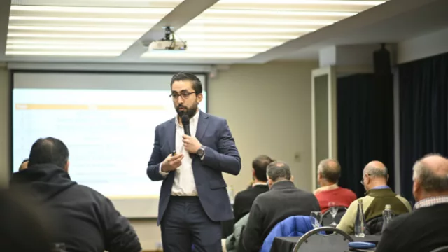 Sergio Rodríguez Moncada, presentando la capacitación intensiva.