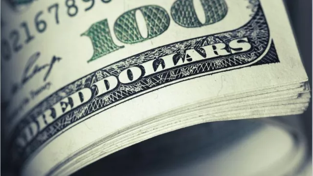 Cómo exprimir tasas altas en pesos y cubrirse con dólar