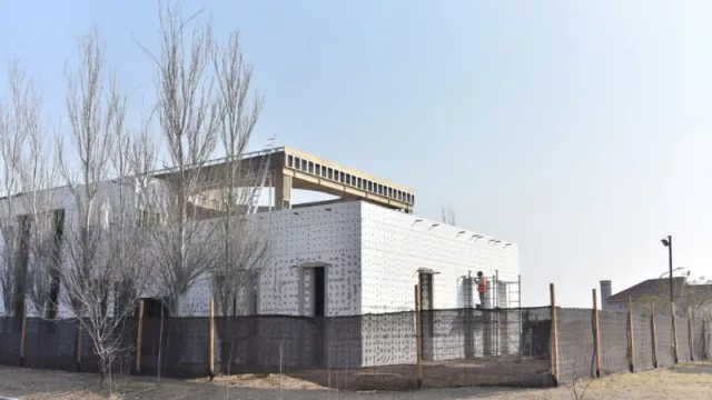 La nueva sede del IPA se construye con materiales sustentables, paneles solares y prevé la reutilización de aguas para riego