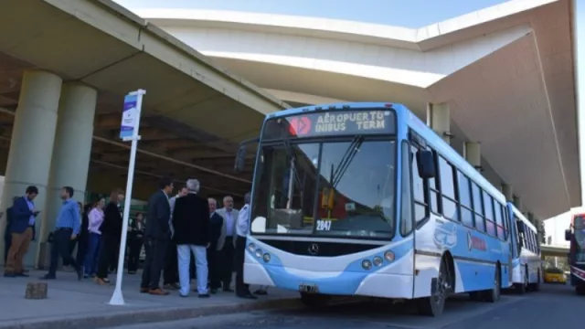 Aerobús: un servicio de transporte que crece en la ciudad para los turistas