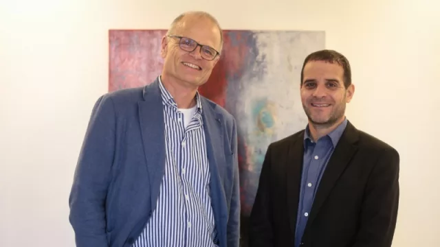 Thomas Stetter, fundador de Solar Investments junto a Carlos Villar, presidente de Hins Energía. (Foto: Álvaro Corral)