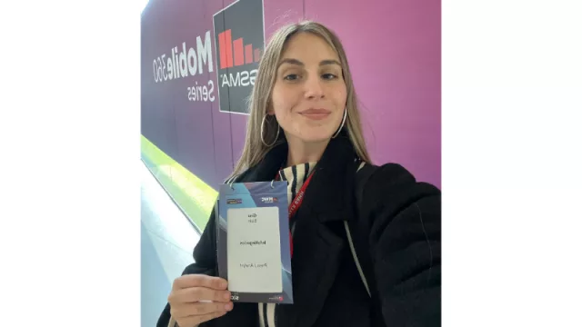 Gina Biain, responsable de la oficina en España de InfoNegocios, acreditada al MWC.