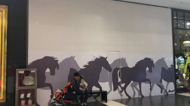 Pasó la pandemia, el consumo en shoppings “vuela”, pero Paseo del Jockey no despega (más de 40 locales vacíos)