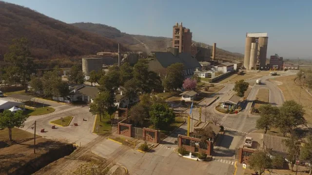 Holcim presentó su nueva identidad en Jujuy y celebró el 40º aniversario de la planta de Puesto Viejo