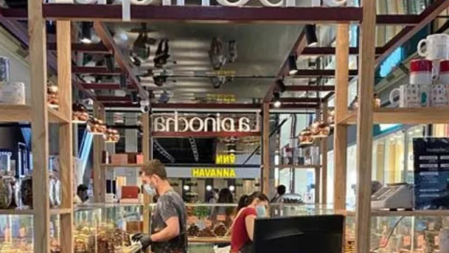 La Pinocha Chocolates sigue apostando por Córdoba: abrió su segundo local (en la planta baja de Nuevocentro Shopping)
