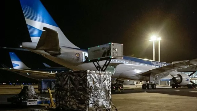Cerezas for export: Aerolíneas Argentinas realizó la primera exportación a China por avión