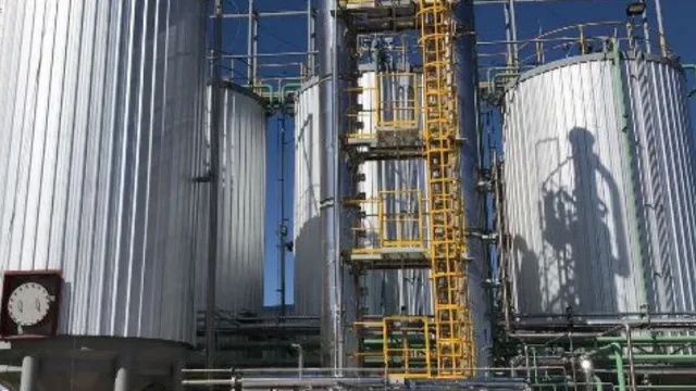 Las mini destilerías de Porta Hnos ya se exportan desde Córdoba (primer destino, Santa Cruz de la Sierra)