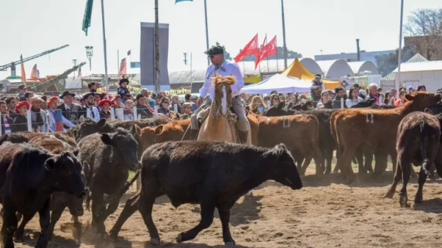 La Rural pone primera, hoy comienza la 88º Exposición Rural de Río Cuarto (4 pilares)