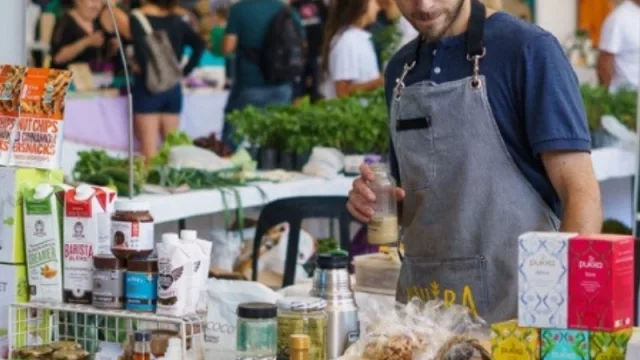 Crecen los eventos y espacios de naturismo y salud en Córdoba (desde choris veganos hasta terapias de sonido)