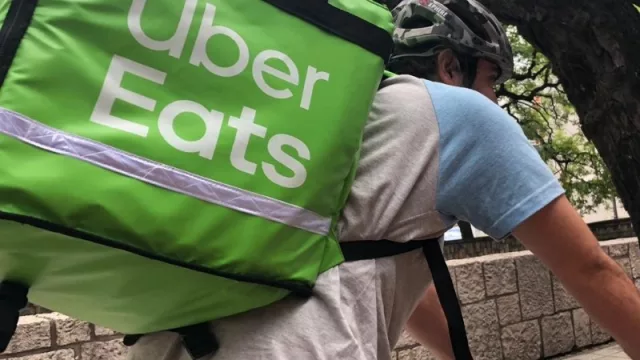 Mirá, mirá, mirá... sacale una foto: encontramos en Córdoba el primer Uber... 