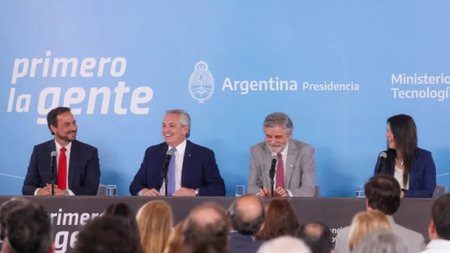 El Presidente anunció que el presupuesto 2023 para el área de Ciencia y Tecnología será de 500 mil millones de pesos, lo que representa el 0.34 por ciento del PBI