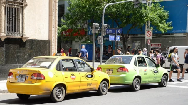 Más transporte público: Mestre anunció la convocatoria para sortear nuevas chapas de taxis y remises