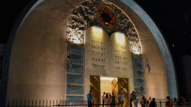 Hoy jueves la ciudad abre las puertas de sus templos