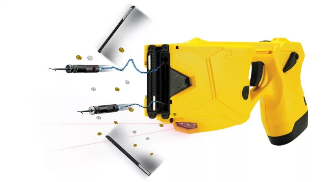 Una alternativa al uso de armas de fuego: pistola Taser.