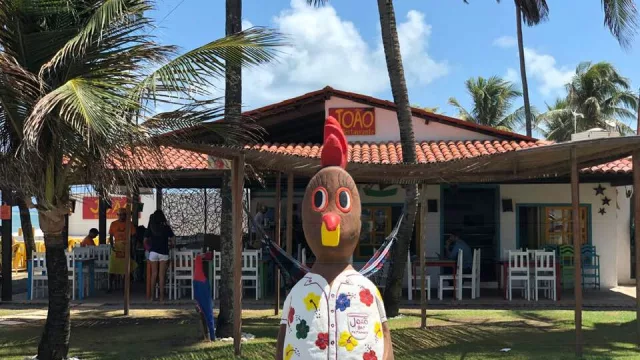 Joao, un restaurante que quizás no dice mucho desde afuera, pero que se disfruta en cada plato frente al mar.