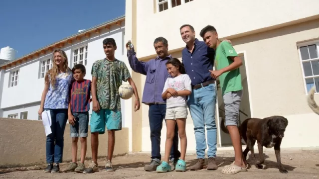 Mestre entregó las primeras 11 viviendas del plan de Mejoramiento Barrial de Marqués Anexo