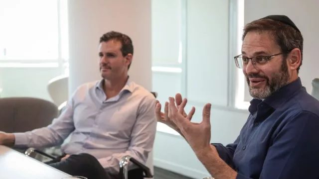 Los hermanos Martín y Gabriel Teicher al frente de Grupo Elyon.