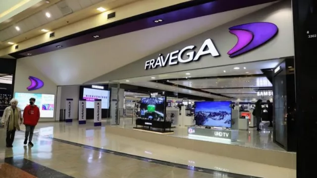 Frávega ofrece a la venta la TV más grande de Argentina