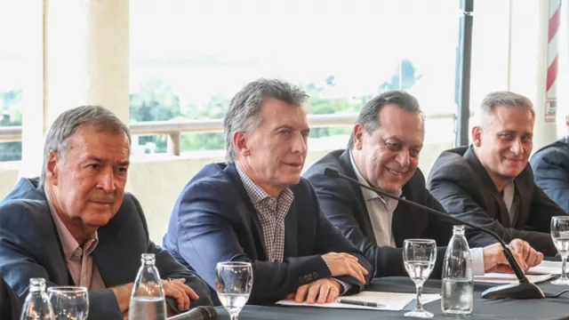 Macri y Santos coordinaron la Mesa de Turismo en Córdoba