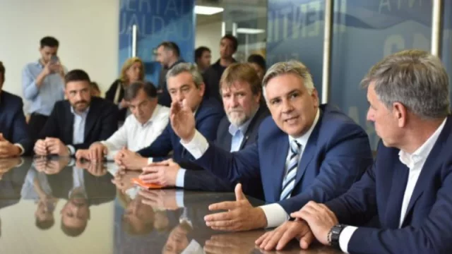 Transporte: Llaryora se reunió con diputados y solicitó más fondos para el interior del país